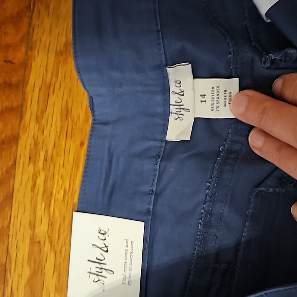 Style&co capri pants women's size 14 navy blue, NWT, stretchy - Picture 3 of 8